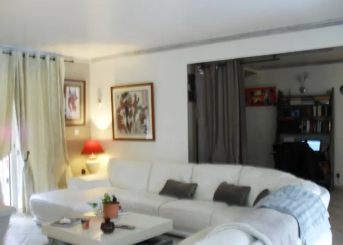 Veronique Bed & Breakfast 3*