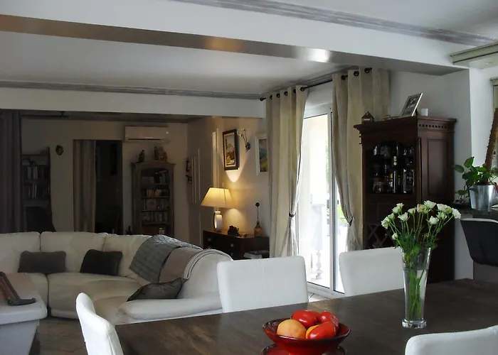 Veronique Bed & Breakfast 3*