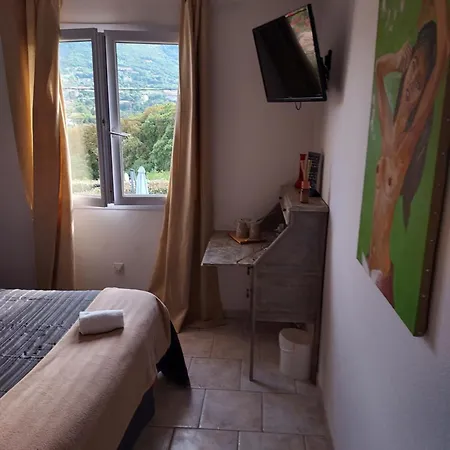 Veronique Bed & Breakfast 3*