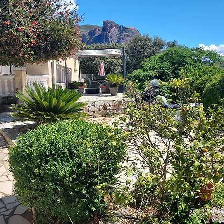 Veronique Bed & Breakfast 3*